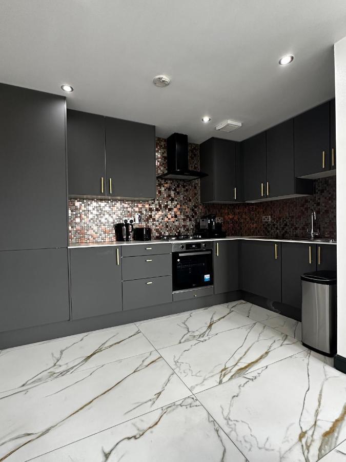 Two Bed Apartment With Balcony Slough,Windsor,Legoland Экстерьер фото