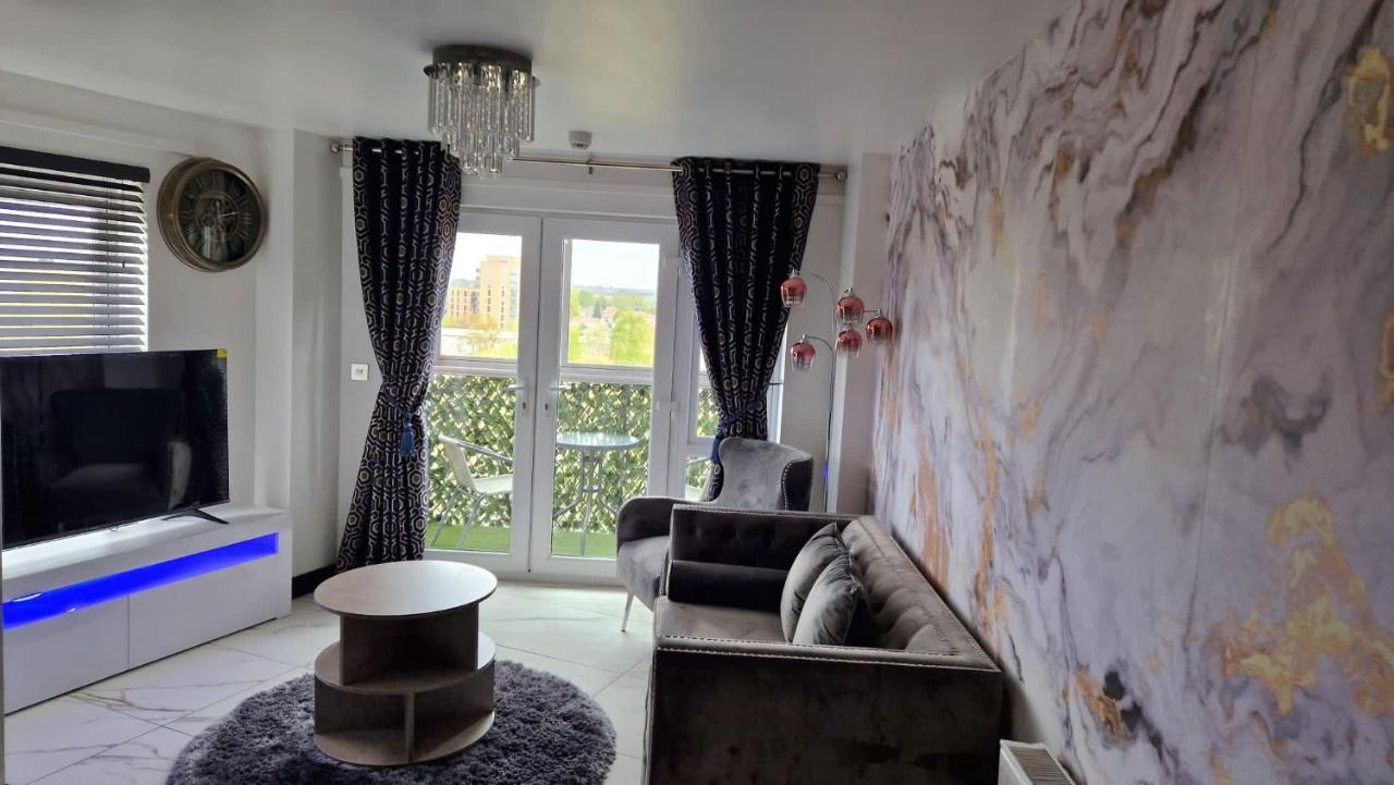 Two Bed Apartment With Balcony Slough,Windsor,Legoland Экстерьер фото