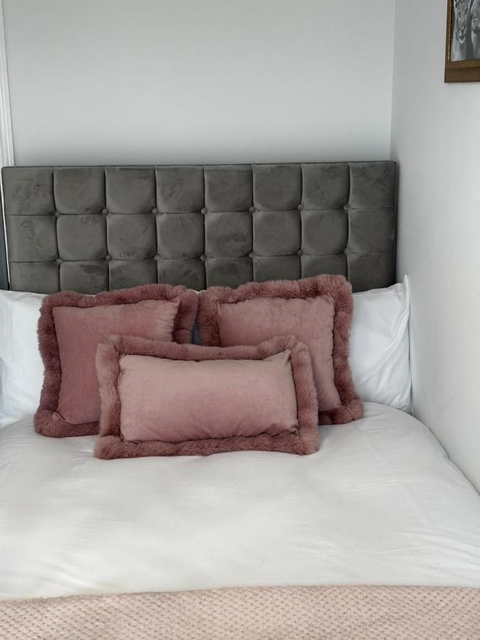 Two Bed Apartment With Balcony Slough,Windsor,Legoland Экстерьер фото
