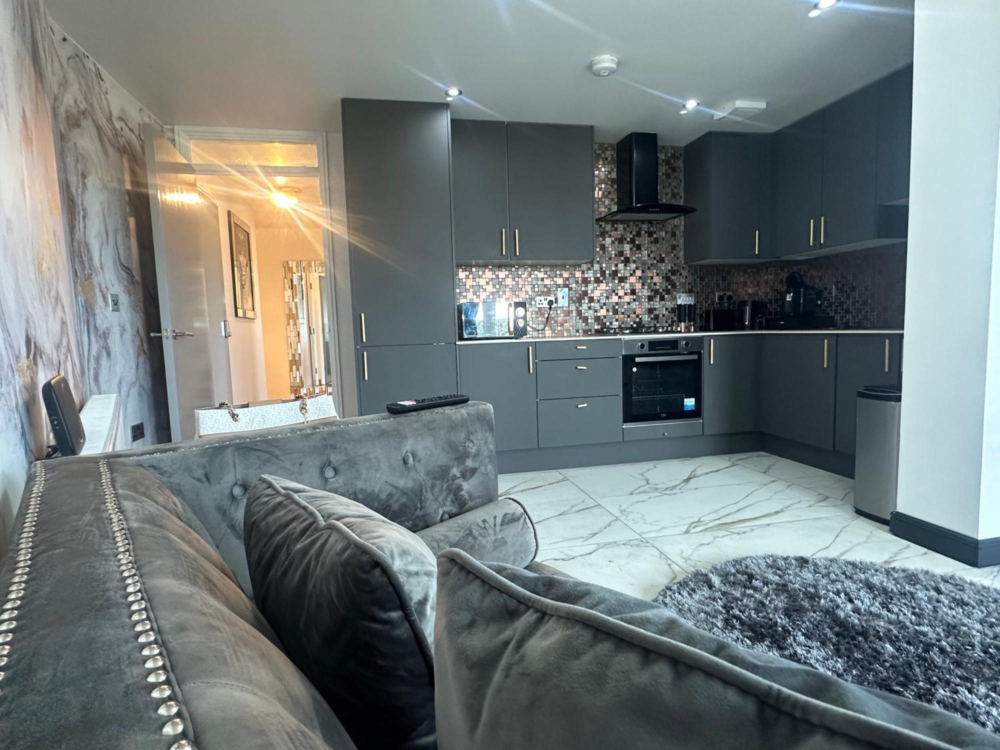 Two Bed Apartment With Balcony Slough,Windsor,Legoland Экстерьер фото